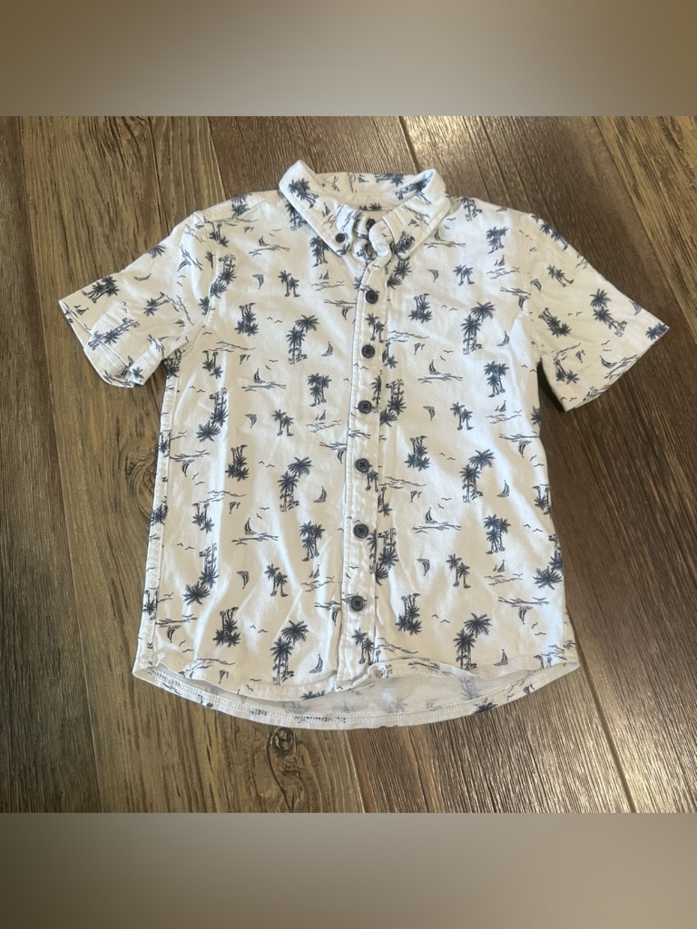 Abercrombie kids blue & white Hawaiin shirt boys 5-6 sailboat ocean button up